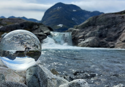 Lensball